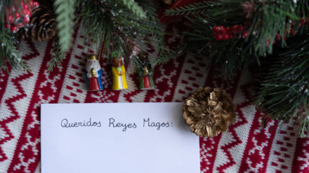 Wishes Entrusted to the Three Wise Kings: A Letter of Hope, with the words Dear Magi in spanis