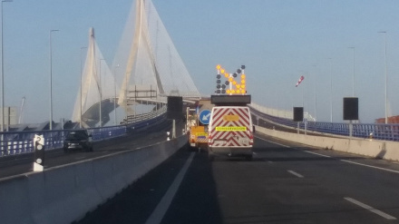 08/07/2025 Vehículos de mantenimiento en el Puente de la Constitución en Cádiz.POLITICA ESPAÑA EUROPA ANDALUCÍAMINISTERIO DE TRANSPORTES