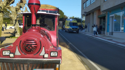 El Navitren y la joven siendo atendida en la zona de Xuvia