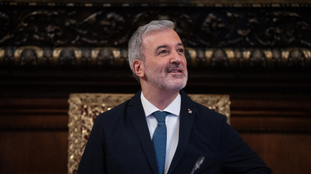 El alcalde de Barcelona, Jaume Collboni, durante un pleno en el Ayuntamiento de Barcelona, a 28 de marzo de 2025, en Barcelona