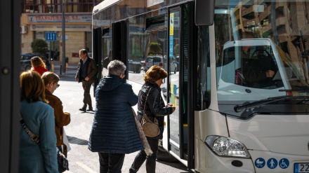 Usuarios del transporte público en Lorca