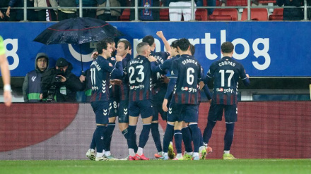 El Eibar celebra uno de los goles al Mirandés (@LaLiga)