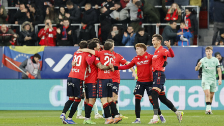 Los jugadores de Osasuna celebran el gol de Rubén García ante el Athletic