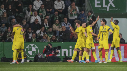 El Villarreal celebra el gol de Moleiro