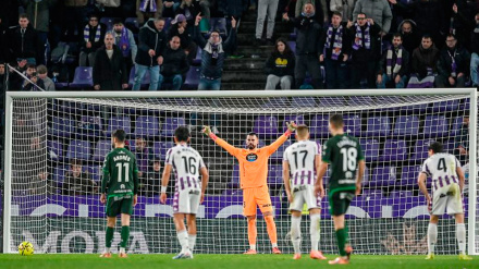 Andrés tira el penalti señalado a favor del Racing frente al Real Valladolid