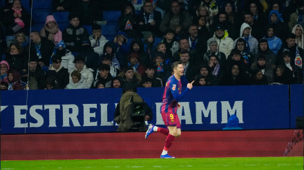 Robert Lewandowski celebra el 0-2 del Barcelona al Espanyol en Cornellà