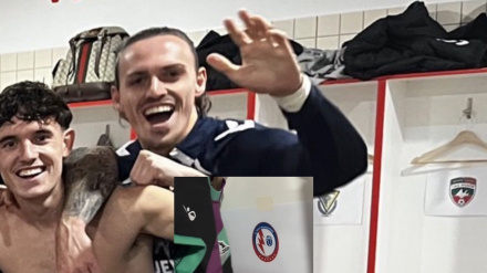 Fotos de los escudos del Rayo o el Tiro Pichon en las taquillas de El Molinón.