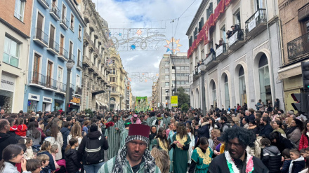 Miles de personas han acompañado a los reyes