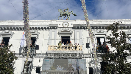 Los Reyes Magos en el balcón del Ayuntamiento