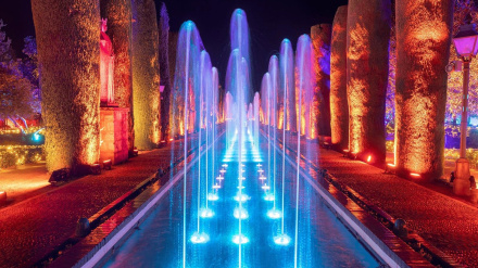 El Alcázar estará cerrado a visitas desde este miércoles hasta el 27 de febrero por obras de mejora.   CÓRDOBA, 7 (EUROPA PRESS)       El Alcázar de los Reyes Cristianos de Córdoba cerrará temporalmente a las visitas turísticas desde este miércoles, 7 de enero, hasta el 27 de febrero debido a la ejecución de las obras destinadas a la conservación, mejora y modernización de este enclave patrimonial y a las actuaciones derivadas de la puesta en marcha del espectáculo nocturno de imagen, luz y sonido 'Navegantes'.   Así lo ha dado a conocer el Ayuntamiento de Córdoba en un comunicado en el que añade que, hasta ahora y desde el pasado verano, sólo eran visitables los jardines debido a las obras que se realizan en el edificio del monumento, "incompatibles con la entrada de turistas".   Así, desde este miércoles permanecerá cerrado el inmueble en su totalidad. Actualmente son dos los principales proyectos que se están llevando a cabo que "dificultan la visita turística de calidad", según explican desde el Ayuntamiento, en referencia a las obras de instalaciones integrales y las del espectáculo nocturno.   Las obras de instalaciones integrales constituyen "un proyecto crucial para la modernización de las infraestructuras internas, ya que permitirán garantizar el correcto mantenimiento y la seguridad del monumento".   Desde el Ayuntamiento subrayan en esa línea que dichas actuaciones "no sólo mejorarán la experiencia del visitante a largo plazo, sino que son imprescindibles para la conservación de la estructura y el valor histórico-artístico del conjunto".   Por otro lado están las obras necesarias para la puesta en marcha del espectáculo nocturno 'Navegantes', que se llevan a cabo en los jardines. El calendario de ejecución de estas intervenciones ha experimentado "un retraso motivado por las persistentes lluvias de las últimas semanas".   A pesar de este "contratiempo", la previsión de la empresa responsable e