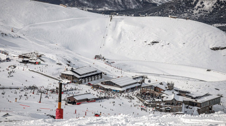 Sierra Nevada recibe a 185.000 personas esta Navidad entre esquiadores y usuarios de actividades