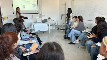 Docentes de Ciencias de la Salud de la UGR forman a sus estudiantes frente a los riesgos de la IA y refuerzan el criterio profesional ante decisiones clínicas