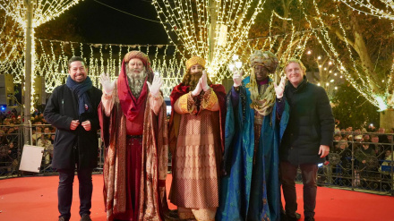 Casablanca (izquierda) acompañando a Sus Mágicas Majestades Melchor, Gaspar y Baltasar y al alcalde de la Ciudad, Ignacio Gragera.