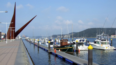 Una imagen de la zona del puerto deportivo desde el paseo de la Ría de Avilés