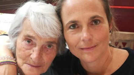 Mónica con su madre, Miren Begoña Ibarguchi