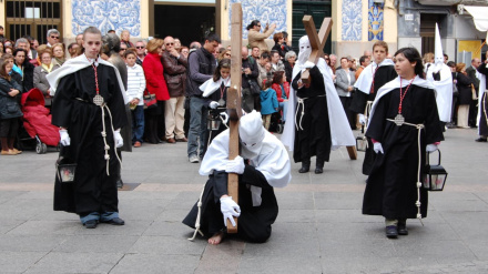 Jóvenes cofrades en Cáceres