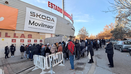 Largas colas esta mañana ante las taquillas del Carlos Belmonte