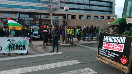 Protesta de ATACA ante el Gobierno vasco