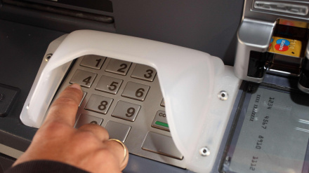 3AFH992 May 8, 2012 - Colombia - BogotA, Colombia. 2012.  Foto ilustraciA³n que hace referencia a transacciones en cajeros automAticos, retiros de dinero en efectivo u operaciones bancarias.   Foto: Andrea Moreno/CEET   CrA©dito: CEET FotA³grafo: ANDREA MORENO (Credit Image: © El Tiempo/GDA/ZUMAPRESS.com)