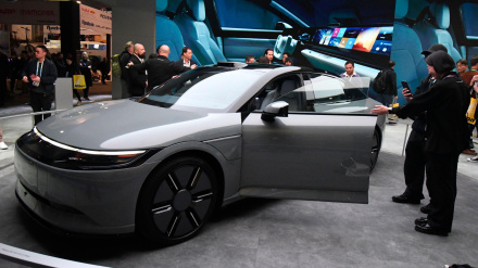 Sony/Honda muestran su prototipo de coche eléctrico AFEELA, que saldrá al mercado en 2026, en la primera jornada de la Feria de Electrónica de Consumo (CES) 2024