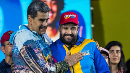 Nicolás Maduro junto a su hijo
