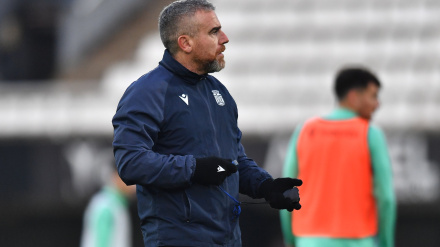 Javi Rey preparando el partido del Ibiza