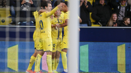 Los jugadores del Villarreal celebran su gol contra el Alavés
