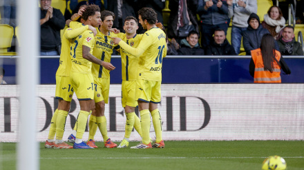 Los jugadores del Villarreal celebran su gol contra el Alavés
