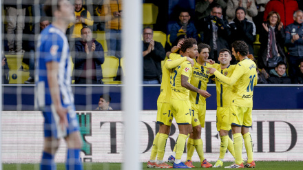 Los jugadores del Villarreal celebran su gol contra el Alavés