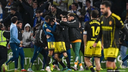 Los jugadores del Zaragoza celebran uno de los goles de la victoria en Santander