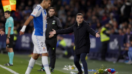 Luís Castro debutó en casa con empate