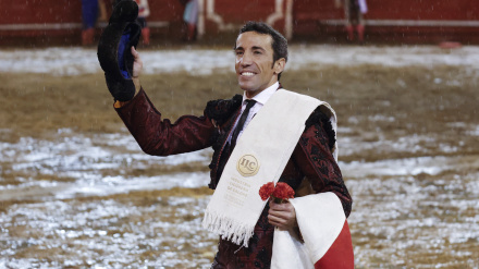DAvid de Miranda, con la oreja cortada al último toro de la Feria de Manizales