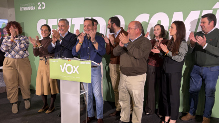 Dirigentes de Vox celebrar los resultados en Extremadura en la noche del pasado 21 de diciembre