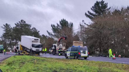 El accidente se produjo en la salida de Lugo hacia A Fonsagrada, en la carretera autonómica LU-530