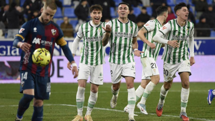 El Córdoba remonta en El Alcoraz y hurga en la herida del Huesca