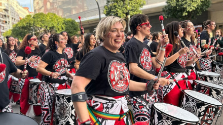 Batalá desfilando por Santa Marina