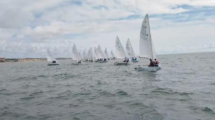 Embarcaciones snipe durante la primera prueba