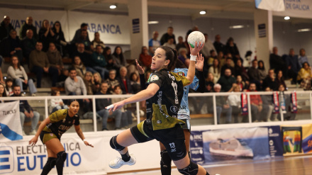 María Palomo durante el duelo en A Sangriña entre Mecalia Atlético Guardés y Zonzamas