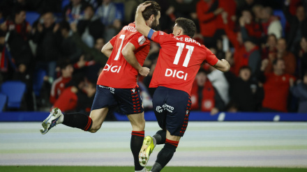 Moncayola celebra el gol de Osasuna a la Real Sociedad