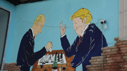 Graffitis de Trump y Putin en Tbilisi, Georgia
