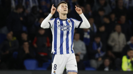 Turrientes celebra el gol de la Real Sociedad a Osasuna