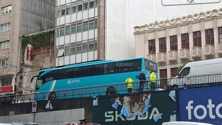El bus, atascado en Juan Flórez
