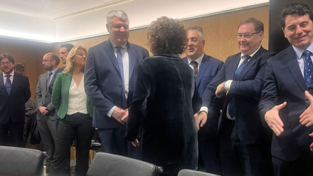 Saludo del consejero a la ministra montero