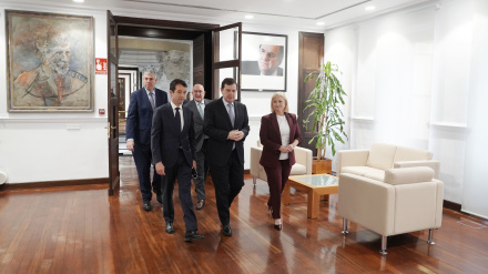 El presidente de la Junta de Castilla y León, Alfonso Fernández Mañueco; el presidente ejecutivo de Indra Group, Ángel Escribano; y el CEO de Indra Group, José Vicente de los Mozos, informan sobre el Plan de inversiones de Indra en Castilla y León y la colaboración de la administración autonómica.