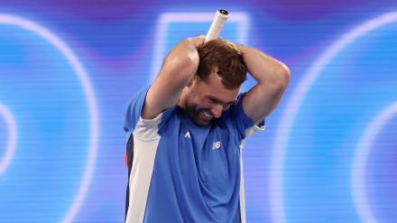 El tenista aficionado consiguió una histórica victoria y se embolsó un millón de dólares australianos