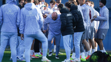Pasillo de collejas para Manolo González en la mañana de hoy en Sant Adrià.