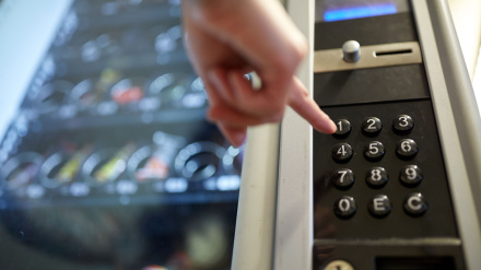 Foto de archivo de una máquina expendedora