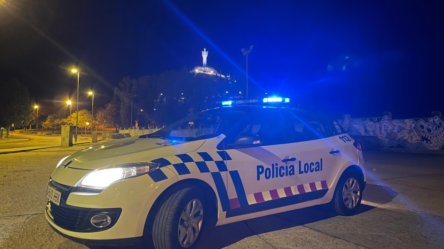 Policía Local de Palencia junto al Cristo del Otero