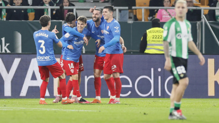 Los jugadores del Elche celebran el 0-1 contra el Elche
