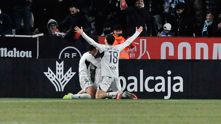 Jefté celebra el 2-1 para el Albacete frente al Real Madrid, en Copa